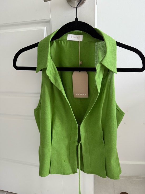 Meshki Other - Meshki Green Collared Sleeveless Top and Shorts